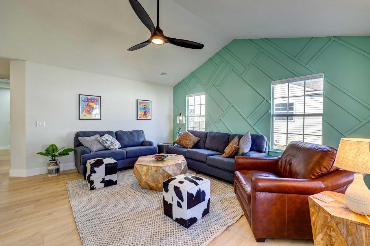 Chic Bentonville Home With Patio And Fire Pit! Luaran gambar