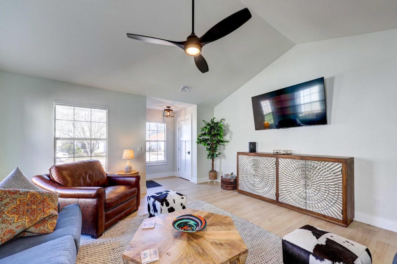 Chic Bentonville Home With Patio And Fire Pit! Luaran gambar