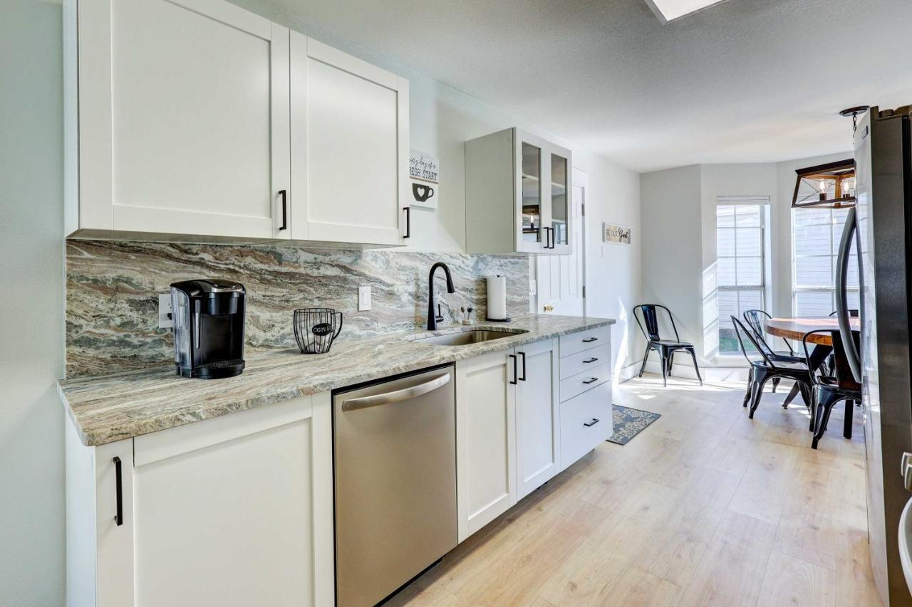 Chic Bentonville Home With Patio And Fire Pit! Luaran gambar