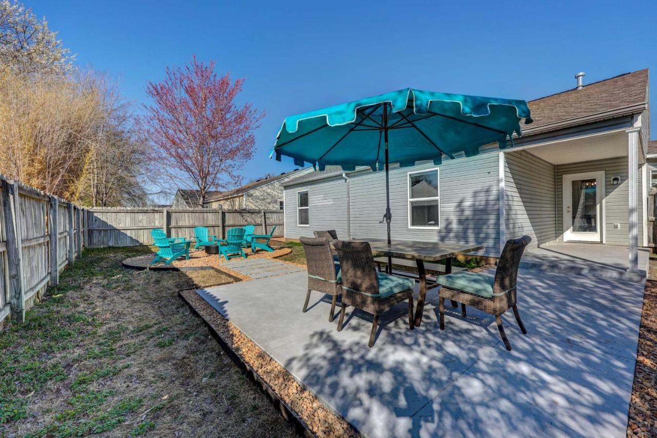 Chic Bentonville Home With Patio And Fire Pit! Luaran gambar
