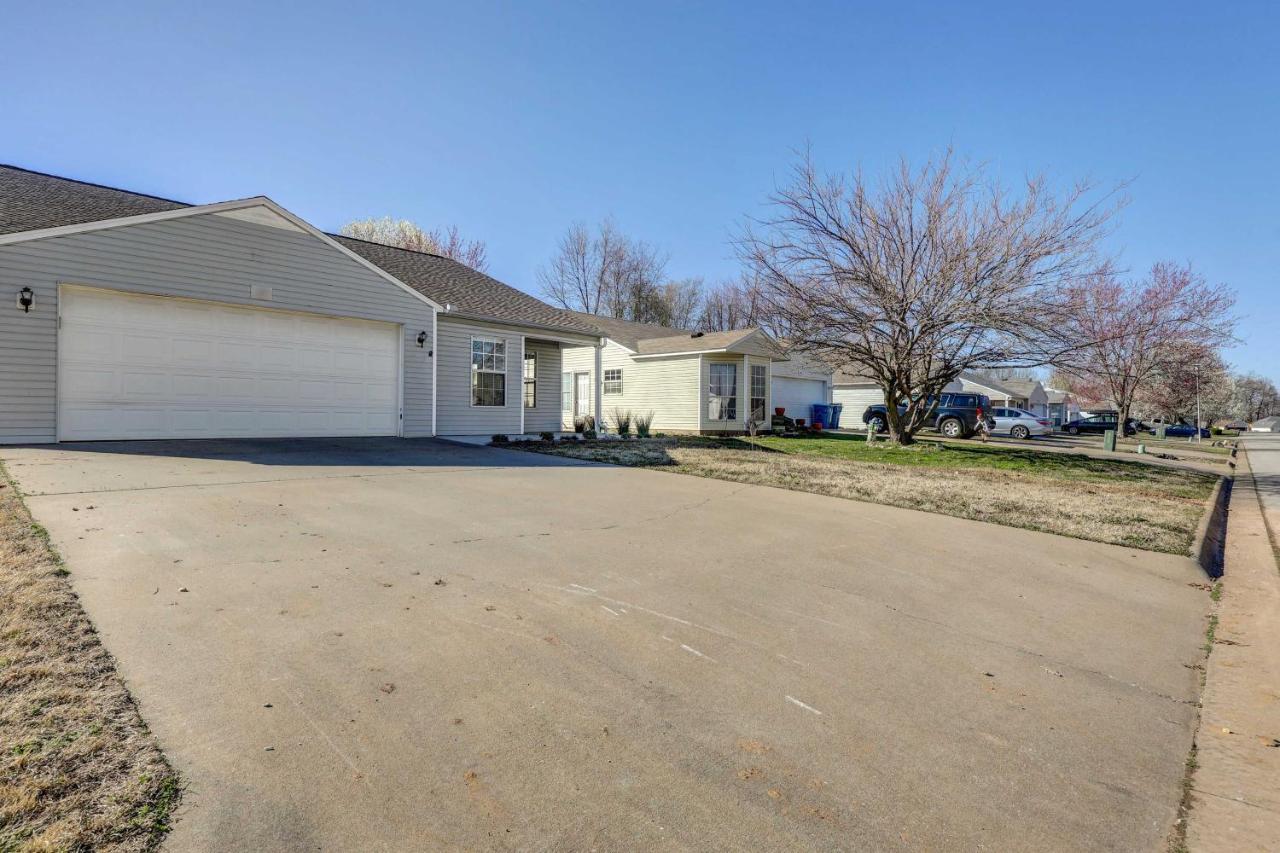 Chic Bentonville Home With Patio And Fire Pit! Luaran gambar